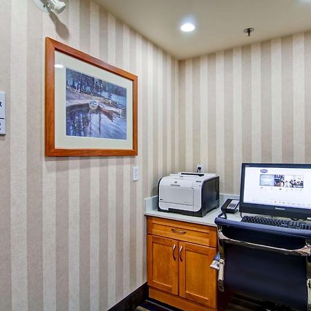 Hampton Inn By Hilton Kamloops Eksteriør billede